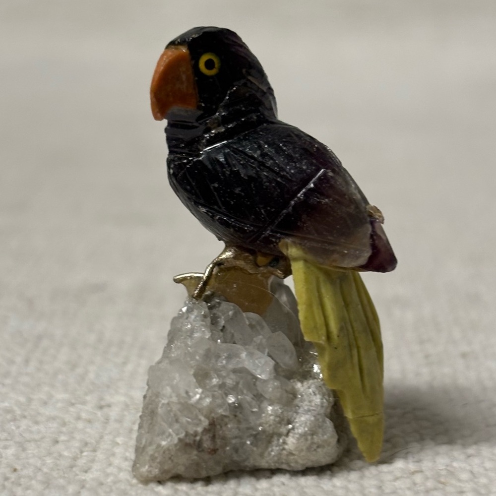 Small Stone Parrot Sculpture Carved And Mounted On NaturalQuartz CrystalCluster - Picture 1 of 7